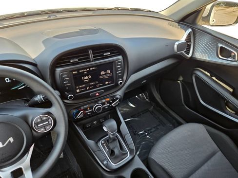 Certified 2025 Kia Soul LX w/ LX Technology Package FWD image 21
