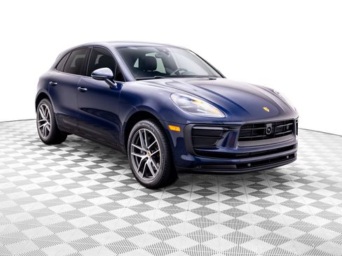 Certified 2023 Porsche Macan AWD/4WD image 6