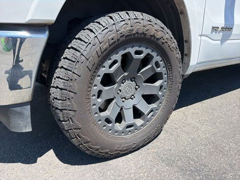 Used 2019 RAM 1500 Laramie AWD/4WD image 2