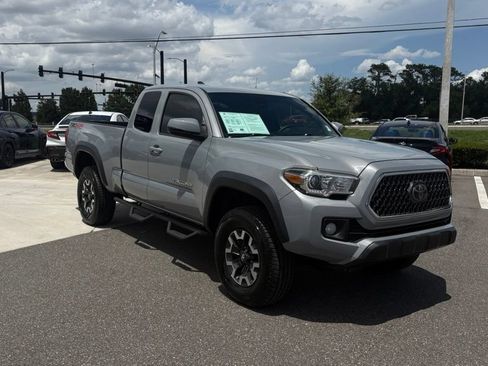 Used 2018 Toyota Tacoma TRD Off-Road AWD/4WD image 3