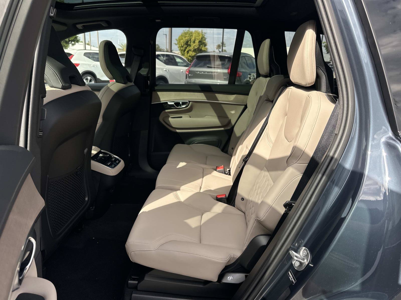 Used 2026 Volvo XC90 B6 Plus w/ Protection Package Premier AWD/4WD image 17