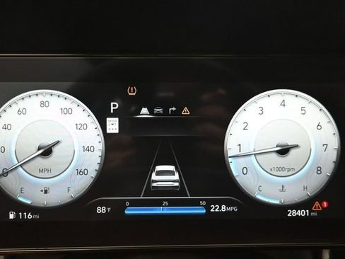 Used 2025 Hyundai Elantra Limited FWD image 21