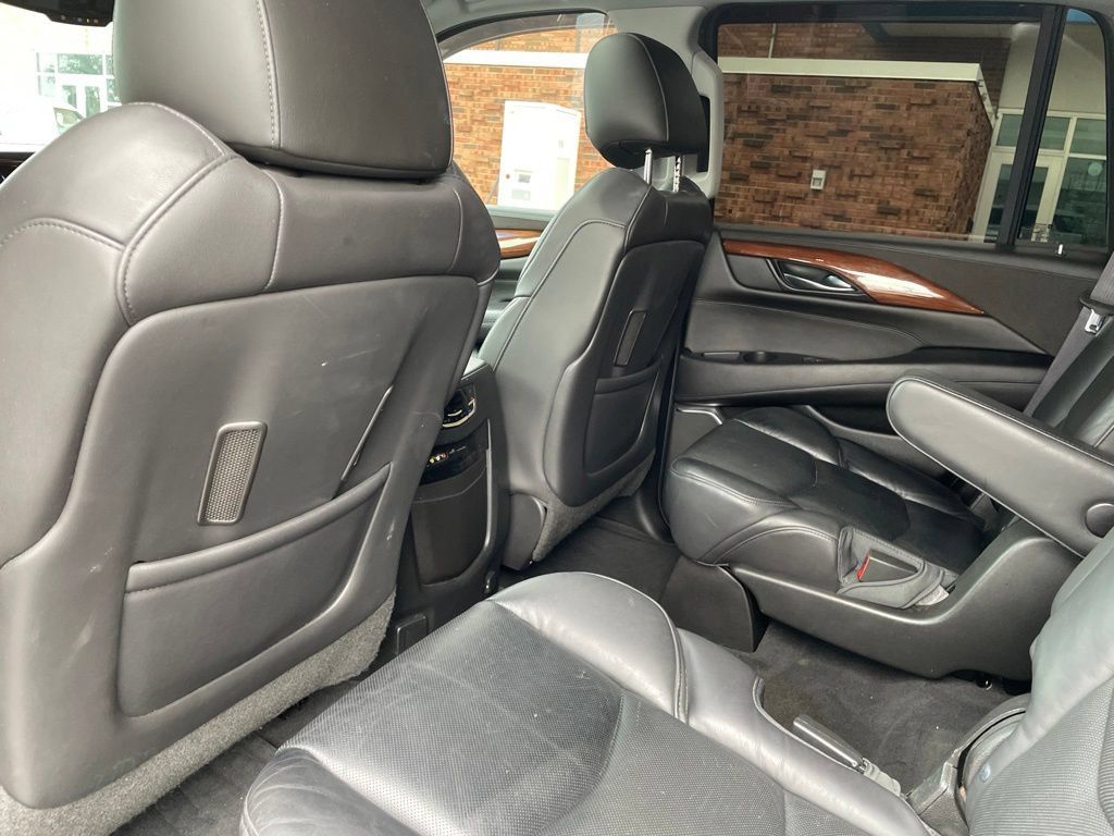 Used 2015 Cadillac Escalade Luxury AWD/4WD image 22