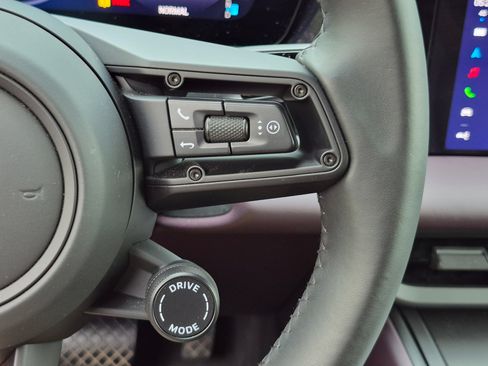 Certified 2025 Porsche Macan 4 Electric AWD/4WD image 9