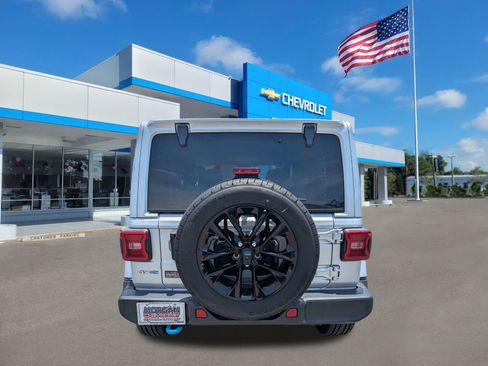 Used 2024 Jeep Wrangler Unlimited Sahara AWD/4WD image 4