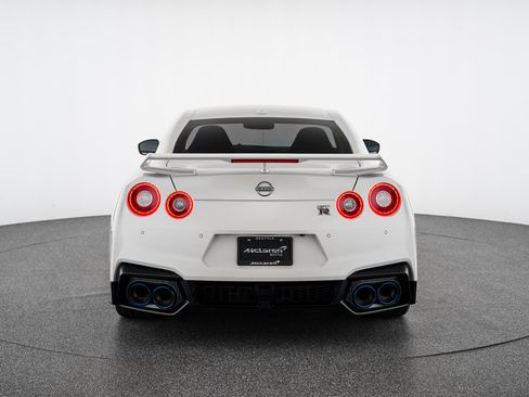 Used 2024 Nissan GT-R Premium w/ Premium Interior Package AWD/4WD image 4