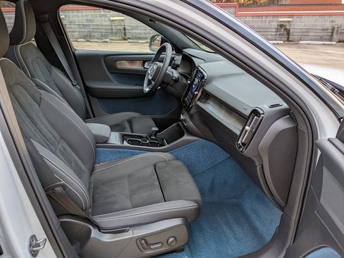 Certified 2024 Volvo XC40 Recharge Plus image 22