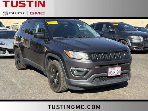 Used 2018 Jeep Compass Latitude w/ Popular Equipment Group FWD image 1