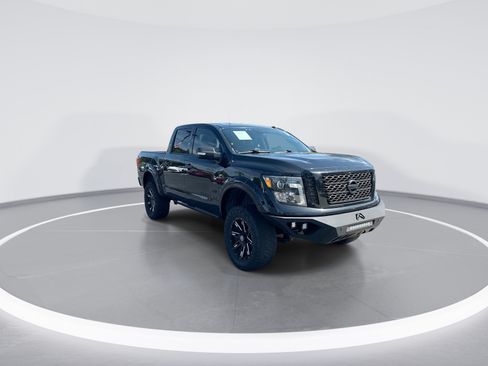 Used 2019 Nissan Titan SV w/ SV Convenience Package AWD/4WD image 2