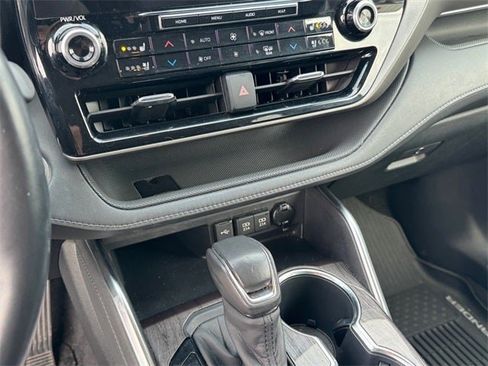 Used 2020 Toyota Highlander Limited image 22