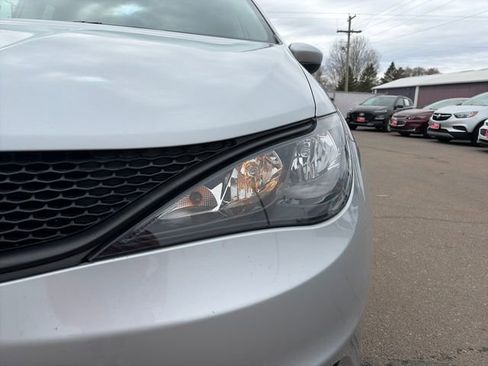 Used 2023 Chrysler Voyager LX FWD image 18