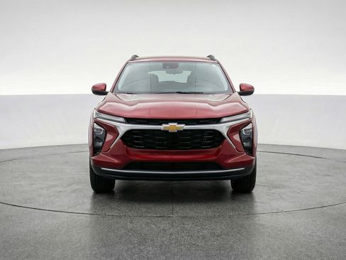 Used 2025 Chevrolet Trax LT image 2