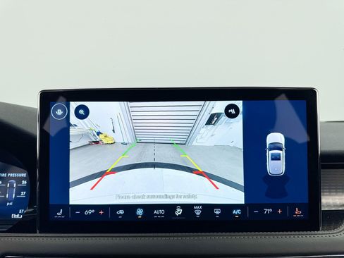Used 2024 Lincoln Corsair Premiere image 11