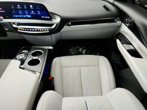 Used 2024 Cadillac Lyriq Luxury AWD/4WD image 55