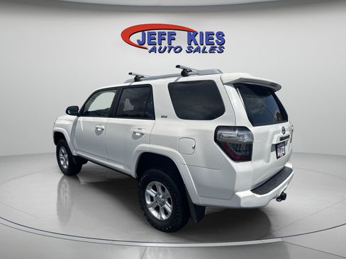 Used 2018 Toyota 4Runner SR5 AWD/4WD image 7