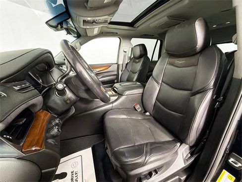 Used 2018 Cadillac Escalade Premium Luxury image 20