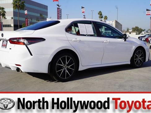 Used 2023 Toyota Camry SE image 7