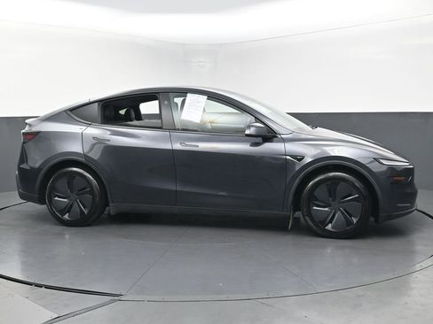 Used 2026 Tesla Model Y Long Range image 5