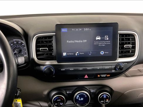 Used 2022 Hyundai Venue SEL FWD image 5