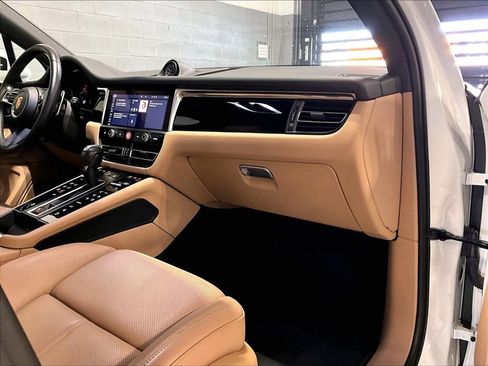 Certified 2023 Porsche Macan AWD/4WD image 19