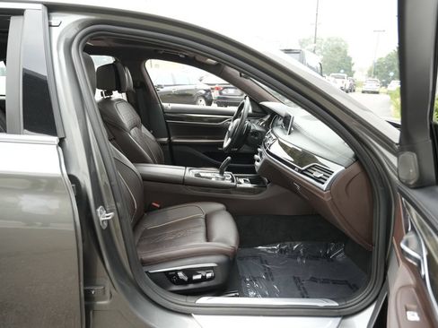 Used 2016 BMW 750i xDrive AWD/4WD image 36