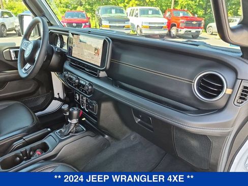 Used 2024 Jeep Wrangler Unlimited Sahara w/ Technology Group AWD/4WD image 32