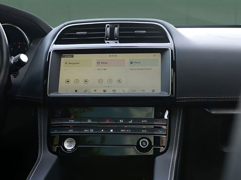 Used 2019 Jaguar F-PACE S AWD/4WD image 35