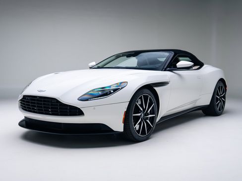 Used 2020 Aston Martin DB11 Volante image 39