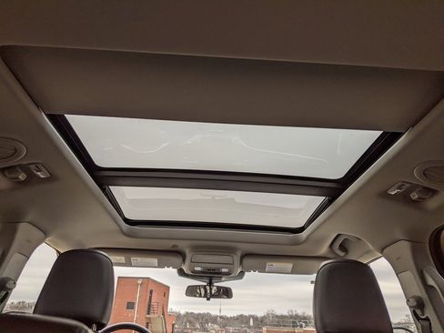 Used 2022 Ford Explorer XLT w/ Equipment Group 202A image 13