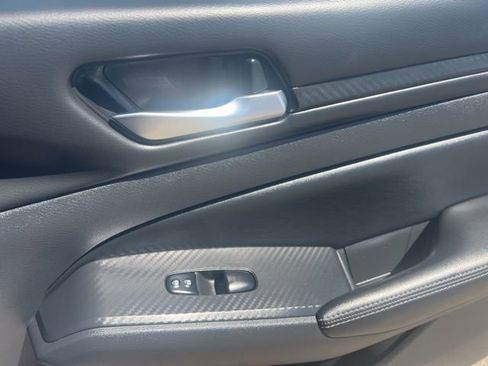 Used 2024 Nissan Altima 2.5 SV FWD image 34