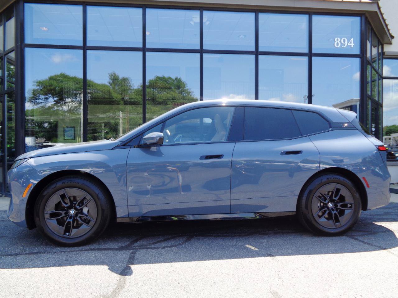 Used 2026 BMW iX xDrive60 w/ Executive Package AWD/4WD image 8