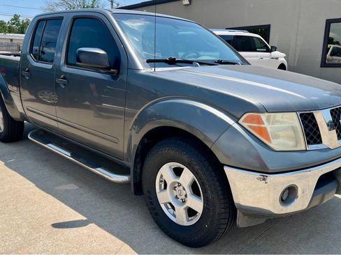 Used 2007 Nissan Frontier SE w/ Power Pkg AWD/4WD image 1