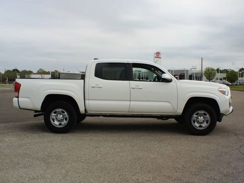 Used 2022 Toyota Tacoma SR w/ SR Convenience Package image 17