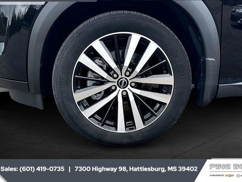 Used 2023 Nissan Pathfinder Platinum w/ Cargo Package image 7