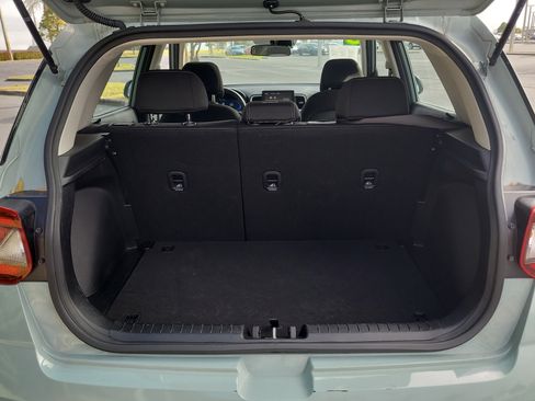 Used 2025 Hyundai Venue SEL image 11