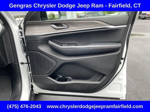 Used 2023 Jeep Grand Cherokee Limited w/ Trailer Tow Prep Group (B) AWD/4WD image 46