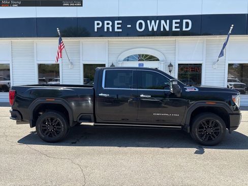 Certified 2022 GMC Sierra 2500 Denali w/ Denali Black Diamond Edition AWD/4WD image 4