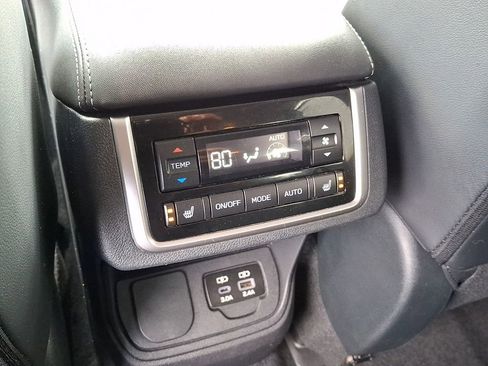 Used 2023 Subaru Ascent Limited AWD/4WD image 11