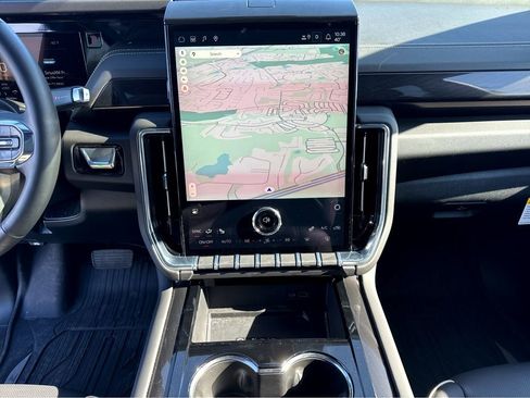 New 2026 GMC Yukon XL Elevation w/ LPO, Get Active Package AWD/4WD image 12