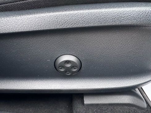 Used 2021 Mercedes-Benz CLA 250 4MATIC image 37