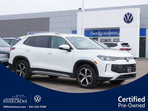 Used 2025 Volkswagen Tiguan SE image 1
