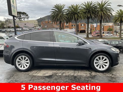 Used 2017 Tesla Model X 75D image 3