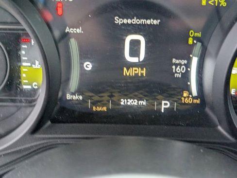 Used 2025 Jeep Wrangler Unlimited Rubicon 4xe AWD/4WD image 15