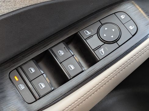 Certified 2023 Nissan Rogue SV FWD image 22