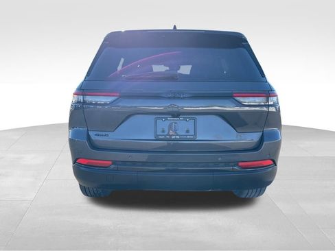 Used 2024 Jeep Grand Cherokee Altitude image 6