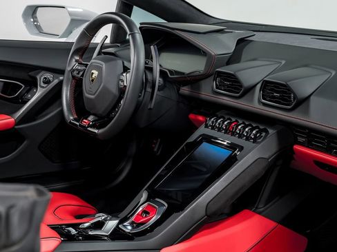 Used 2022 Lamborghini Huracan EVO RWD image 30