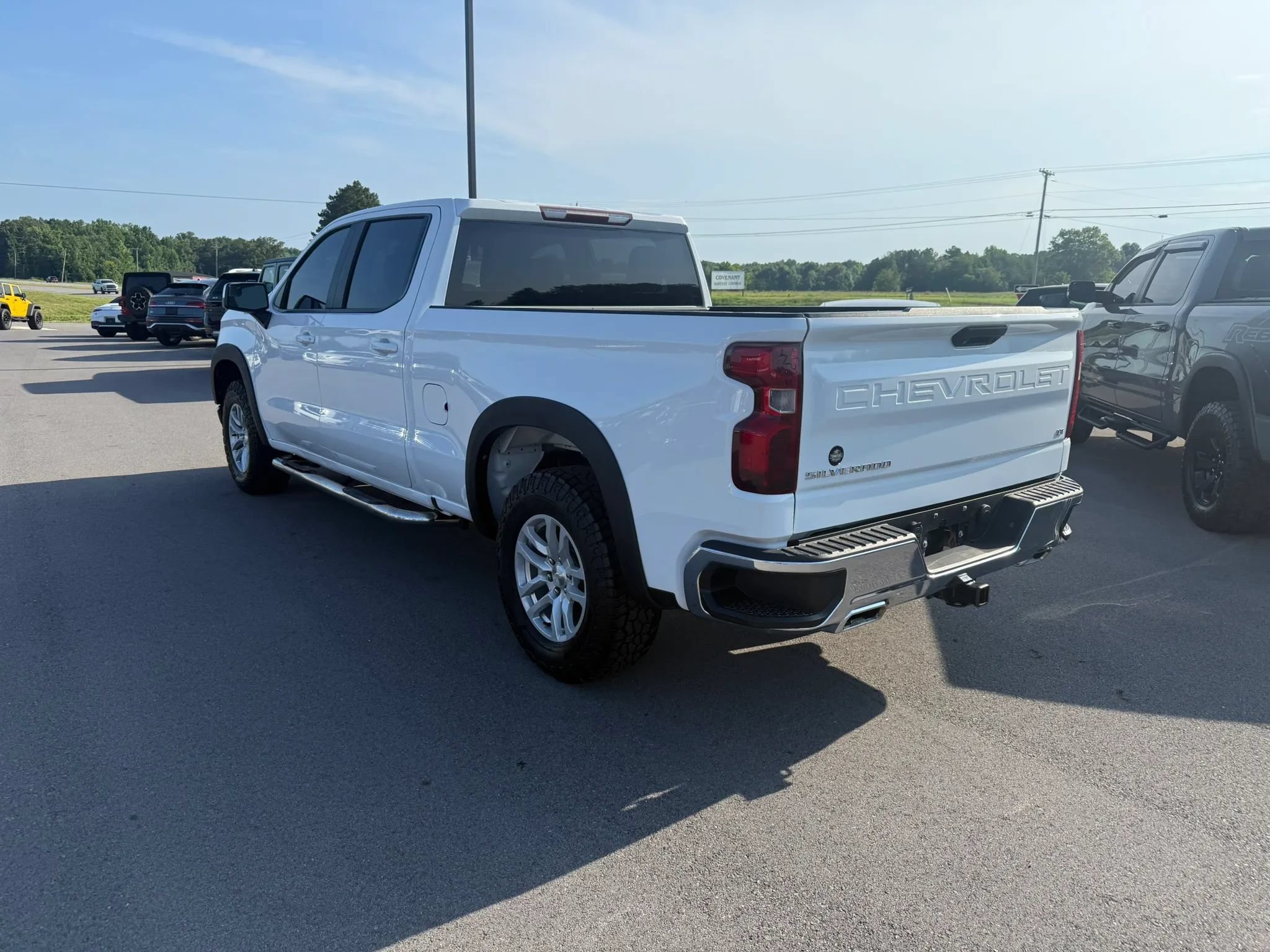 Used 2020 Chevrolet Silverado 1500 LT w/ Z71 Off-Road Package AWD/4WD image 3