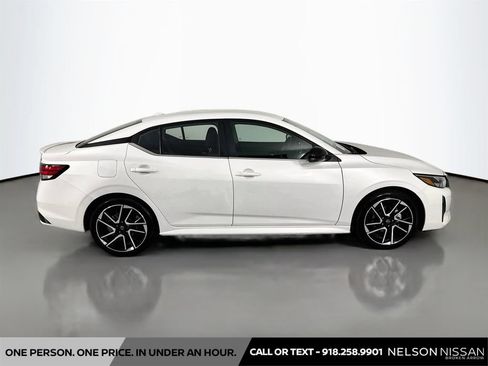 Certified 2025 Nissan Sentra SR FWD image 4