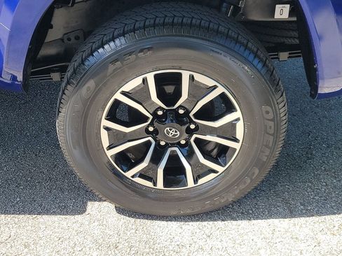 Used 2023 Toyota Tacoma TRD Sport RWD image 5