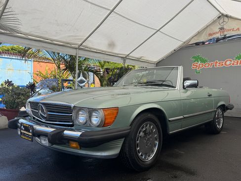 Used 1988 Mercedes-Benz 560 SL image 2